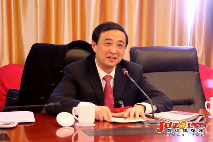 刘锋黄康明参加审议讨论《政府工作报告》