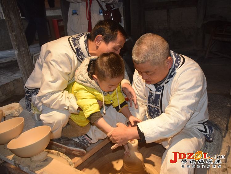 古窑新春年味浓全国各地游客体验陶瓷文化