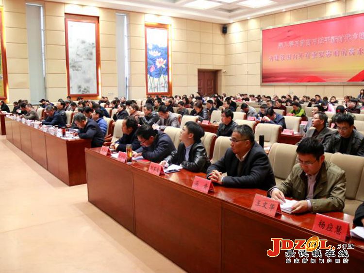 全国人大代表在景陶大作全国两会精神宣讲
