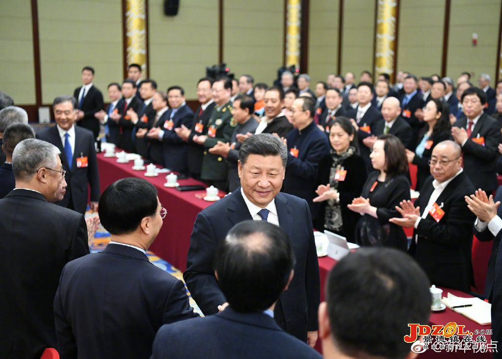 习近平看望参加政协会议的文艺界社科界委员