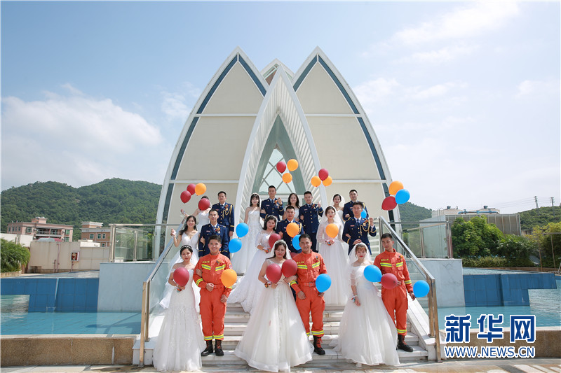 深圳市消防支队举行“情定火焰蓝，共守鹏城安”集体婚礼
