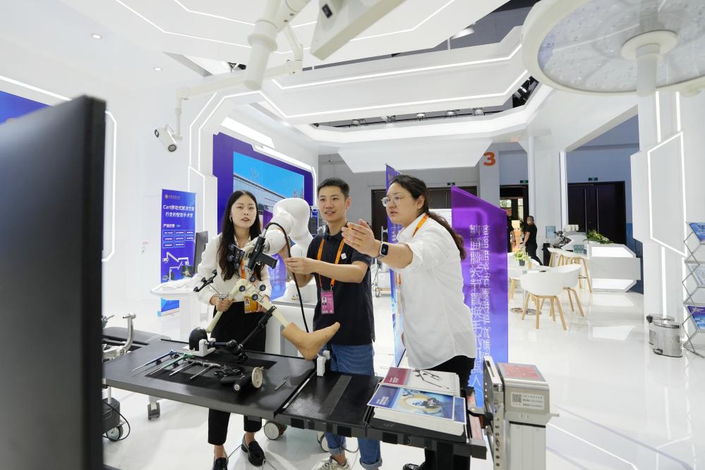 打造新动能 释放新活力——新中国成立75周年服务业发展成就综述