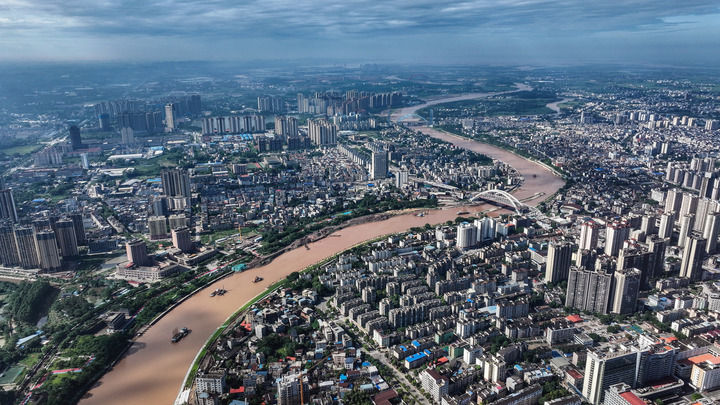 接续奋斗向未来——各地干部群众在四中全会精神指引下奋力拼搏谱新篇